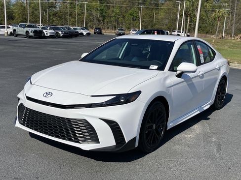 New 2026 Toyota Camry SE image 1