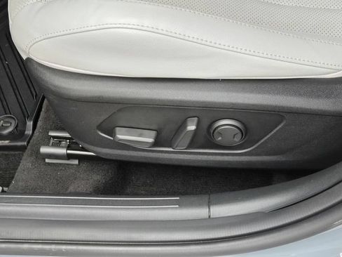Used 2023 Hyundai Elantra Limited FWD image 14