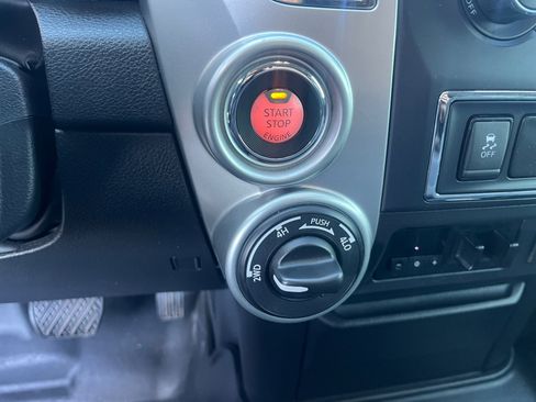 Used 2017 Nissan Titan SV image 29