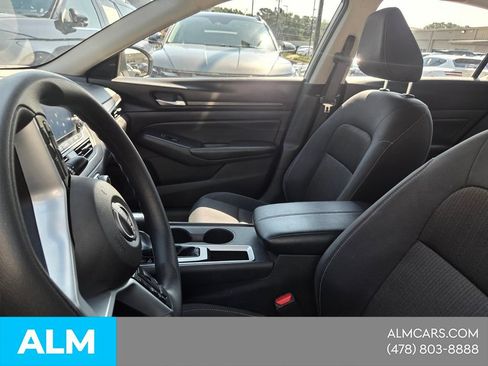 Used 2025 Nissan Altima 2.5 SV FWD image 3