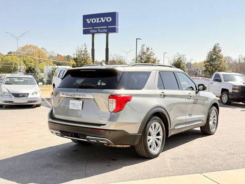 Used 2020 Ford Explorer XLT w/ Equipment Group 202A RWD image 9