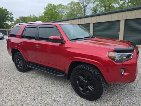 Certified 2018 Toyota 4Runner SR5 AWD/4WD image 8
