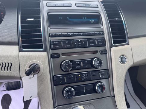 Used 2011 Ford Taurus SE image 24