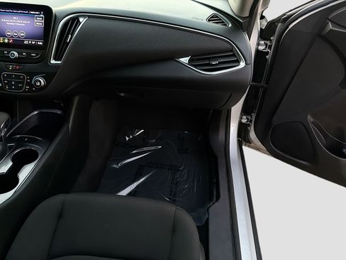 Used 2021 Chevrolet Malibu LT image 17