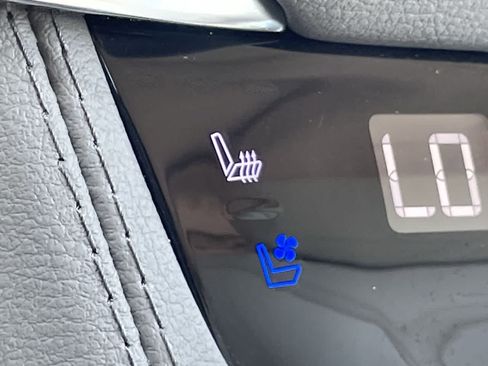 Certified 2024 Cadillac XT5 Premium Luxury w/ LPO, Floor Liner Package AWD/4WD image 24