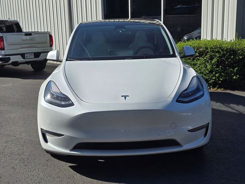 Used 2022 Tesla Model Y Long Range AWD/4WD image 2
