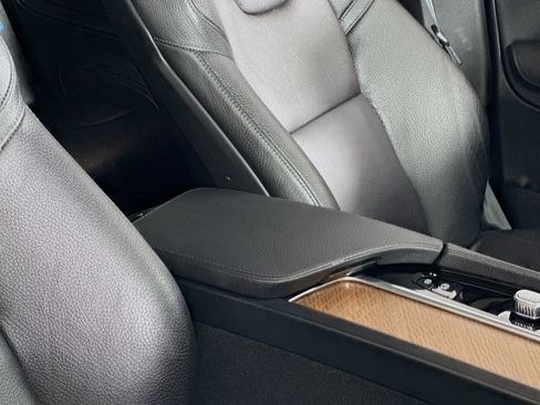 Used 2022 Volvo XC90 T5 Momentum image 39