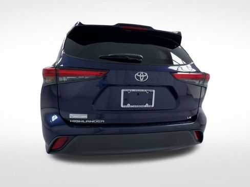 Used 2023 Toyota Highlander LE FWD image 7