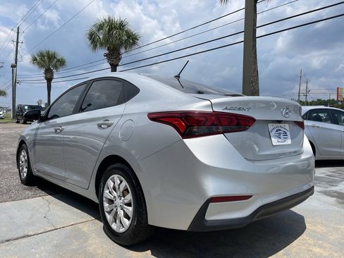 Used 2020 Hyundai Accent SE FWD image 4