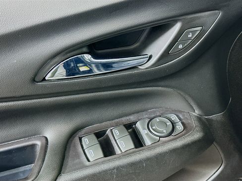 Used 2019 Chevrolet Equinox LT w/ LPO, Blackout Package FWD image 15