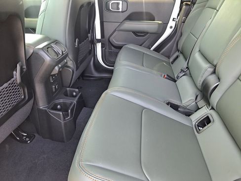 New 2025 Jeep Gladiator Mojave image 21