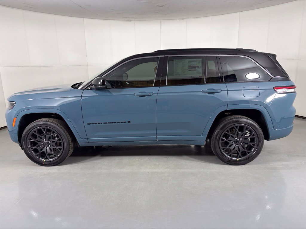 New 2027 Jeep Grand Cherokee Summit w/ Adv Protech Group IV AWD/4WD image 5