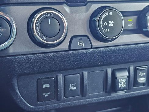 Used 2019 Toyota Tacoma TRD Off-Road AWD/4WD image 30