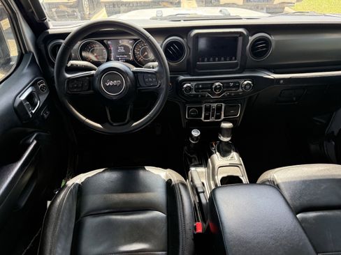 Used 2023 Jeep Gladiator Sport AWD/4WD image 15