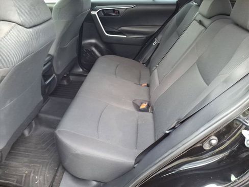 Used 2021 Toyota RAV4 LE AWD/4WD image 7