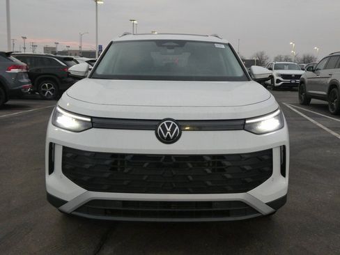 New 2026 Volkswagen Tiguan SE image 16