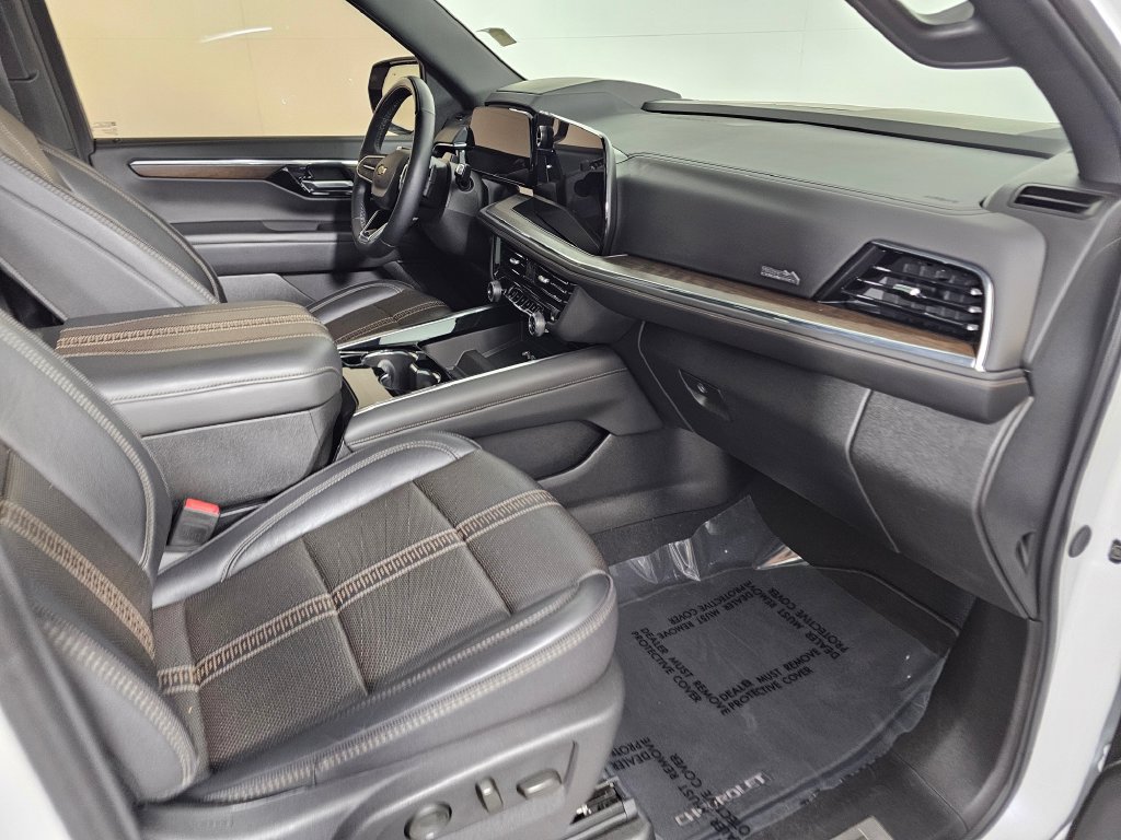 Used 2025 Chevrolet Suburban High Country AWD/4WD image 11