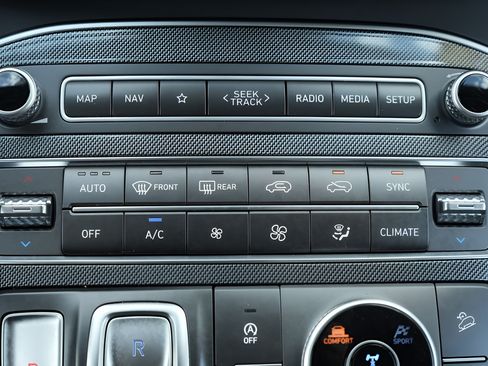 Certified 2023 Hyundai Santa Fe SEL w/ Premium Package AWD/4WD image 34