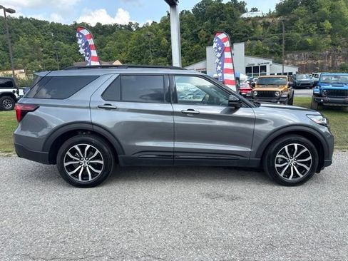 Used 2026 Ford Explorer ST-Line AWD/4WD image 2