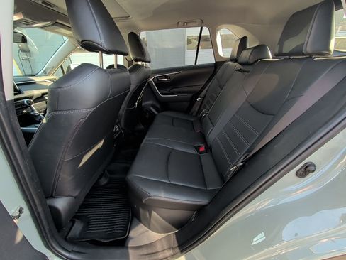 Used 2022 Toyota RAV4 XLE Premium image 12