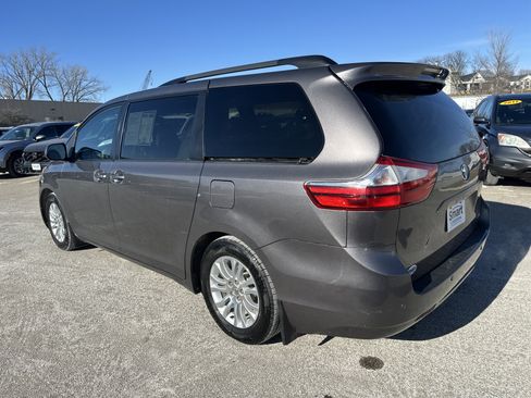 Used 2015 Toyota Sienna XLE image 7