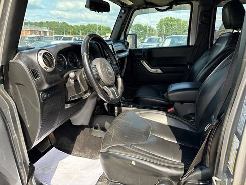 Used 2018 Jeep Wrangler Unlimited Rubicon w/ Connectivity Group AWD/4WD image 22