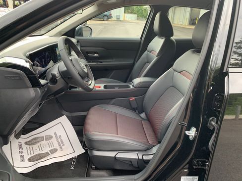 New 2025 Nissan Kicks SR image 15
