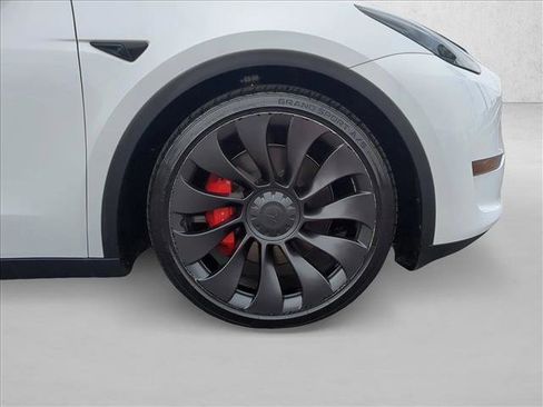 Used 2023 Tesla Model Y Performance image 23