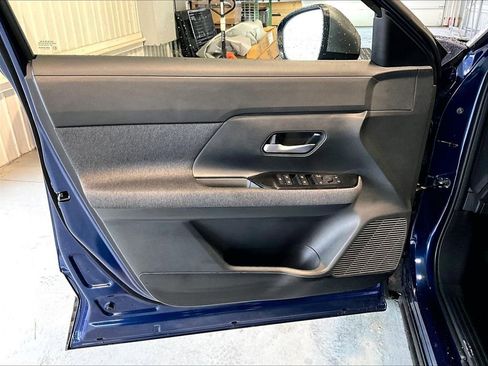 Used 2025 Nissan Kicks SV image 9