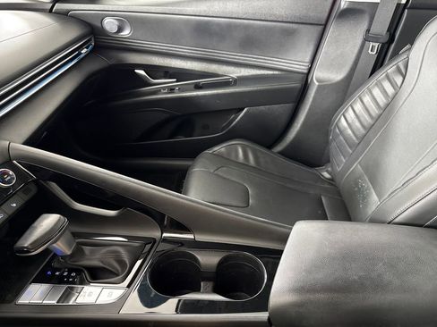 Used 2023 Hyundai Elantra Limited image 22