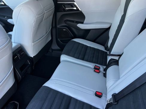 New 2026 Mitsubishi Outlander SE FWD image 13