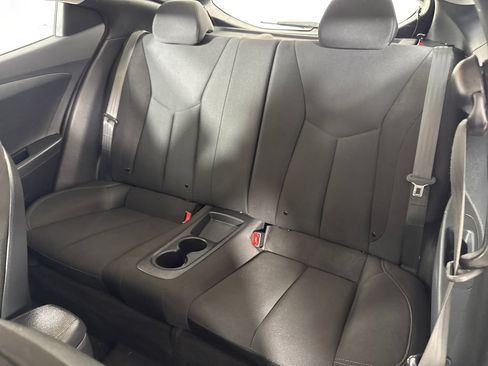 Used 2013 Hyundai Veloster FWD image 12