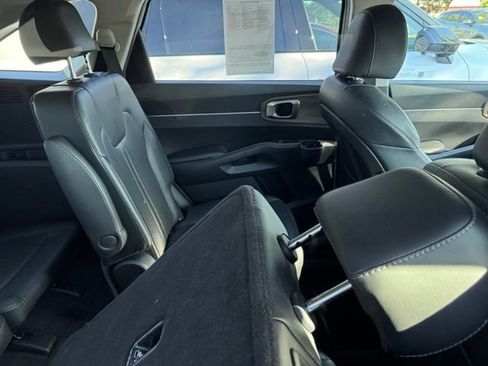 Used 2023 Kia Sorento EX w/ Panoramic Sunroof Package image 6