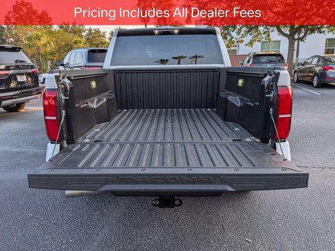 Certified 2025 Toyota Tacoma SR5 AWD/4WD image 14