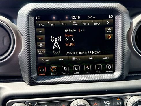 Used 2023 Jeep Wrangler Willys image 16