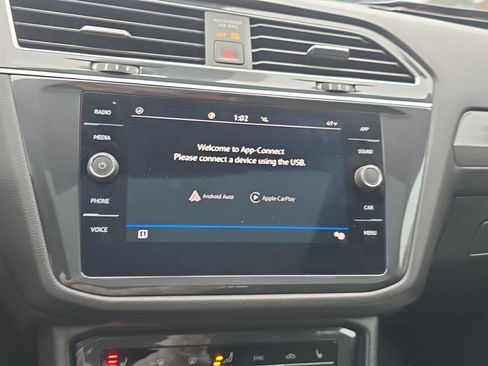 Used 2024 Volkswagen Tiguan SE R-Line image 22