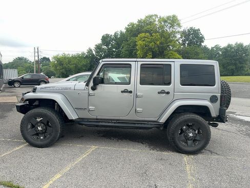 Used 2017 Jeep Wrangler Unlimited Sahara AWD/4WD image 2