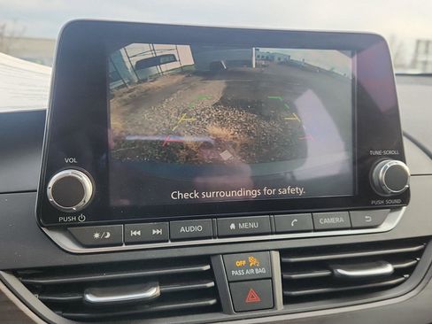 Used 2024 Nissan Altima 2.5 SV image 14