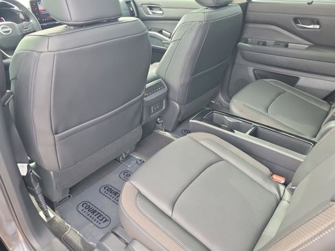 New 2026 Nissan Pathfinder SL w/ SL Premium Package image 15