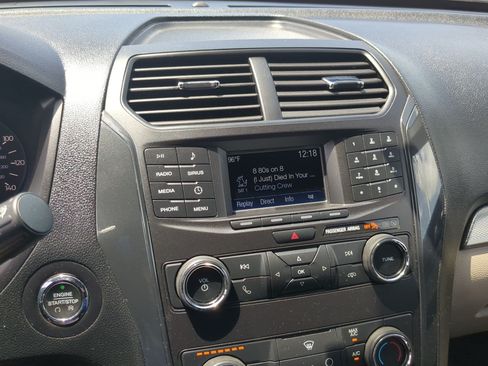 Used 2019 Ford Explorer XLT FWD image 14