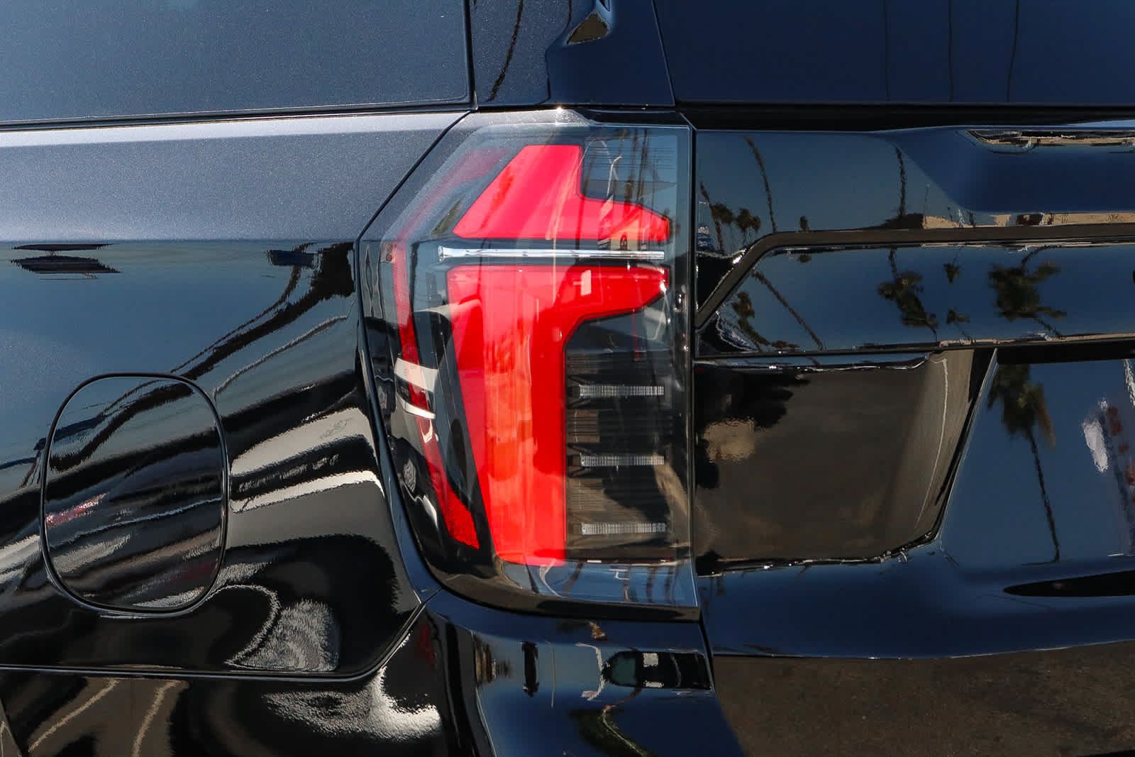 Used 2025 Chevrolet Suburban RST AWD/4WD image 11