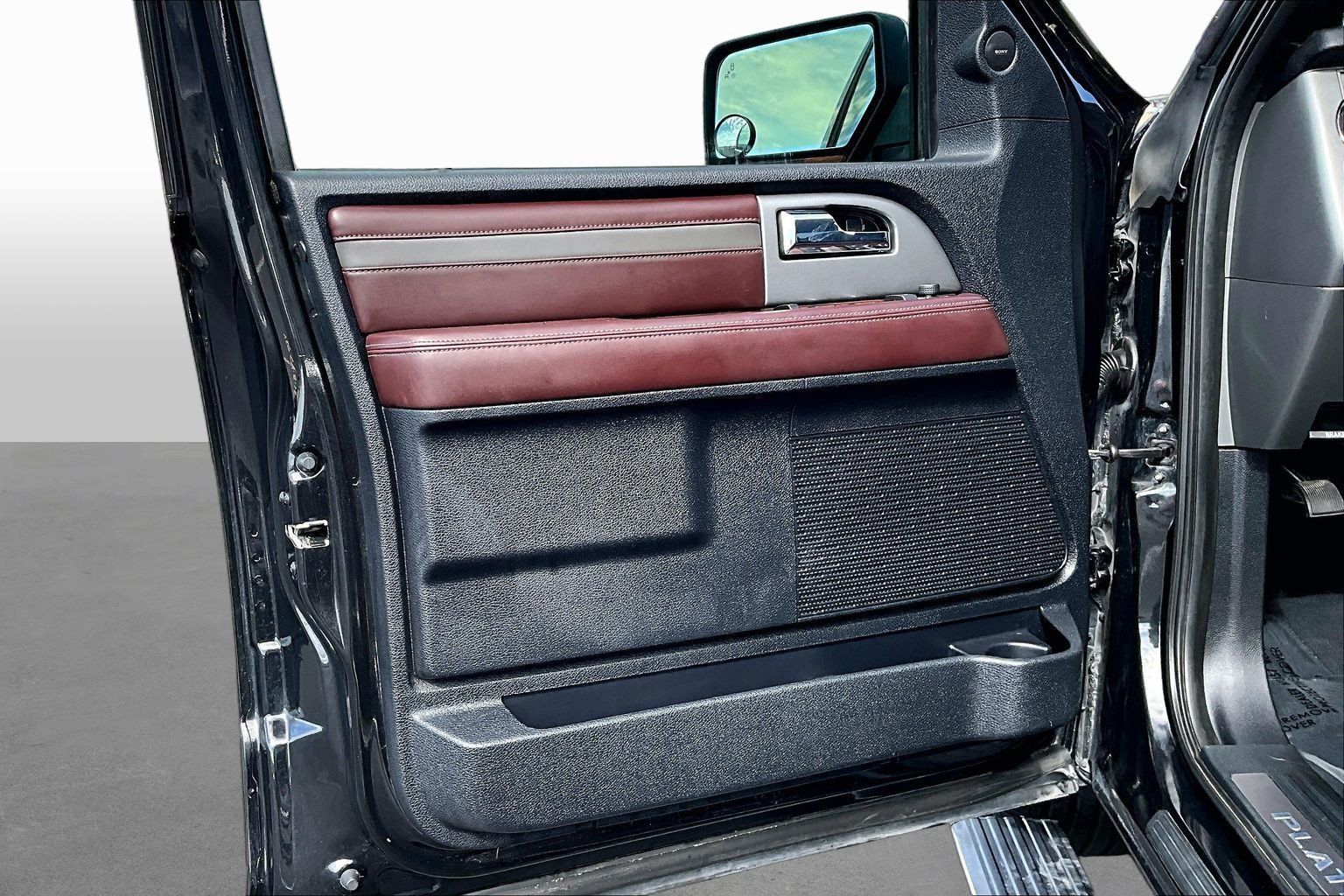 Used 2015 Ford Expedition Platinum AWD/4WD image 16