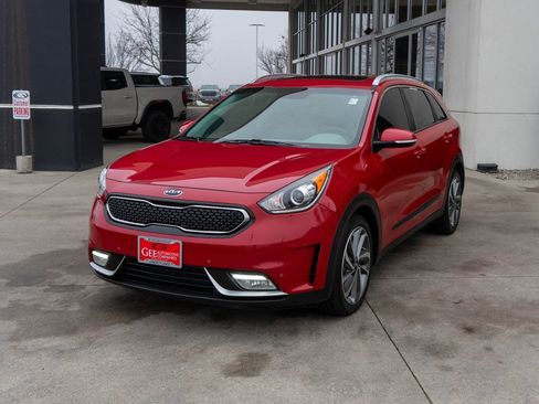 Used 2017 Kia Niro Touring image 3