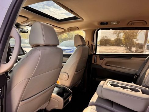Used 2023 Honda Odyssey EX-L image 12