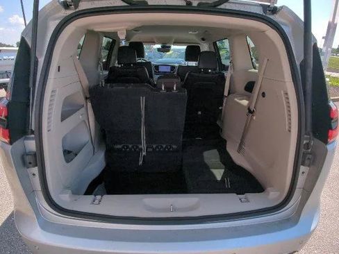 Certified 2024 Chrysler Pacifica Touring-L FWD image 16