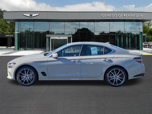 Used 2025 Genesis G70 2.5T image 4