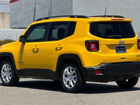 Used 2018 Jeep Renegade Latitude FWD image 7