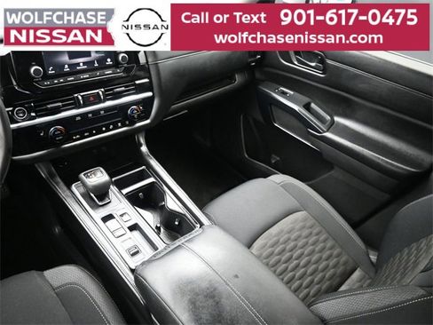 Used 2024 Nissan Pathfinder SV image 13