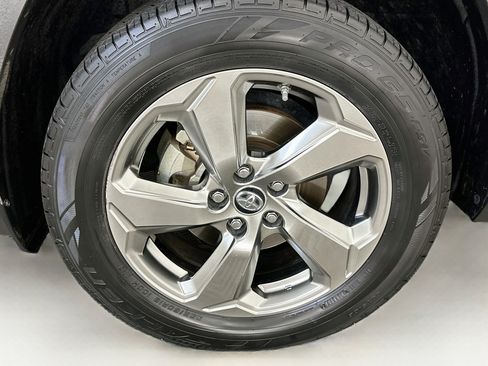 Used 2019 Toyota RAV4 Limited AWD/4WD image 11