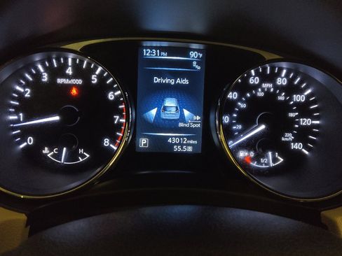 Used 2016 Nissan Rogue SV w/ SV Premium Package FWD image 23